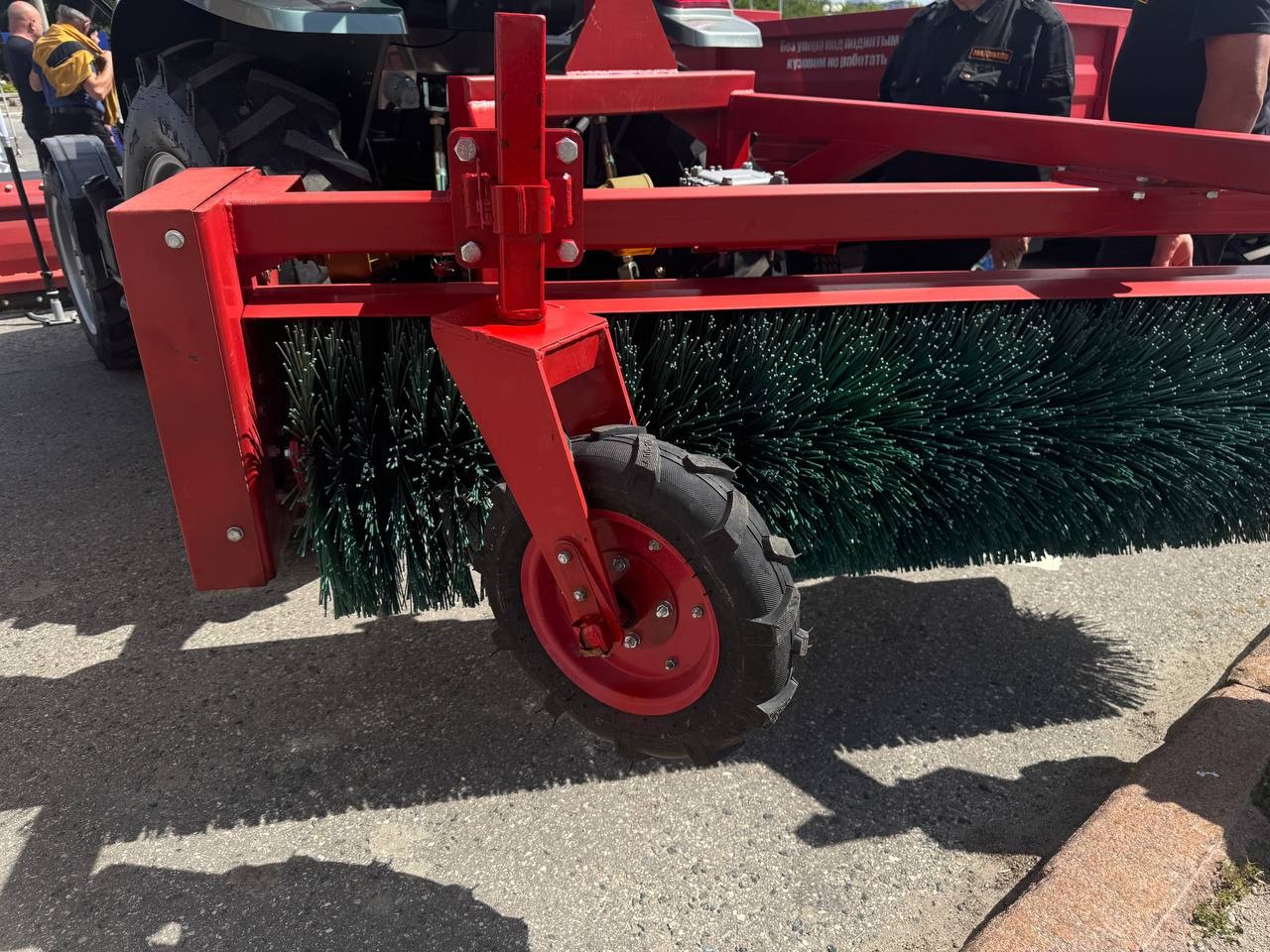 Коммунальная щетка Cheby 1,8 м. - Щетки